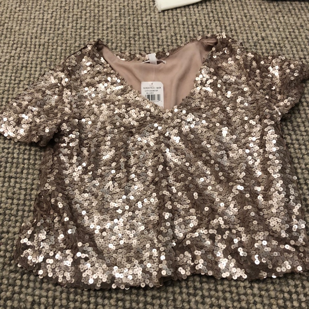 Sequence v neck